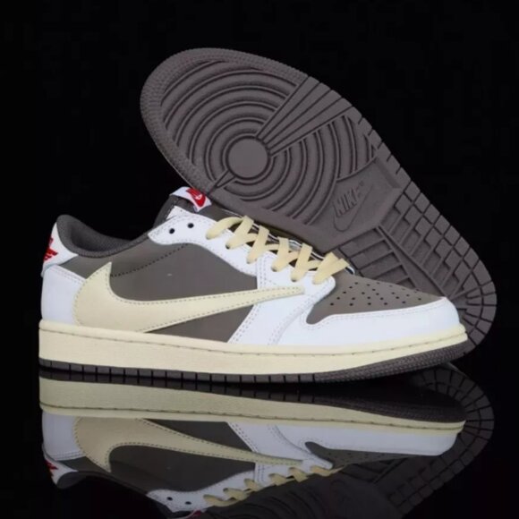 Travis Scott x AJ1 Retro Low OG SP Reverse Mocha - Picture 3 of 7